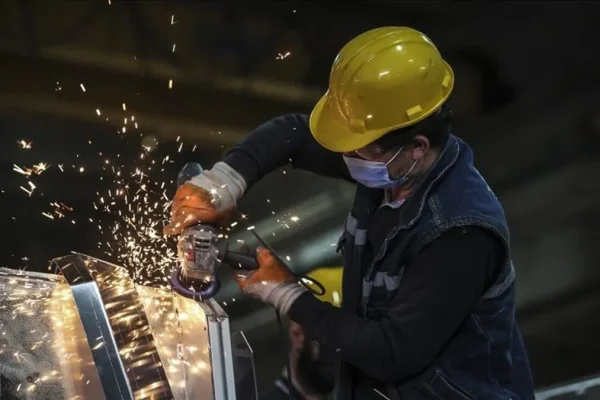Sanayi Üretimi Mart Ayında Hızlandı: Aylık %3,4, Yıllık %2,5 Artış Kaydedildi